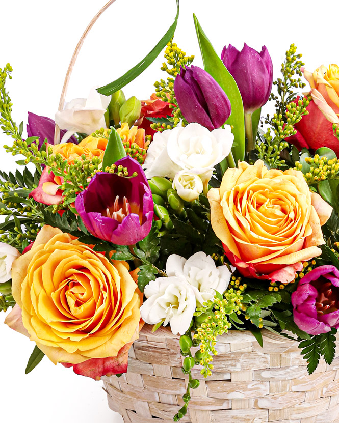 Basket with colorful flowers 