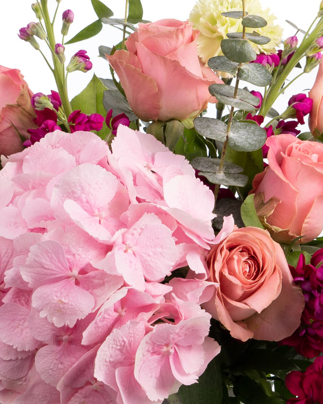 Buchet cu trandafiri roz si hortensie
