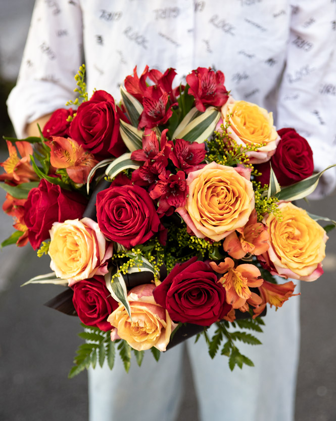 Bouquet of roses and alstroemeria