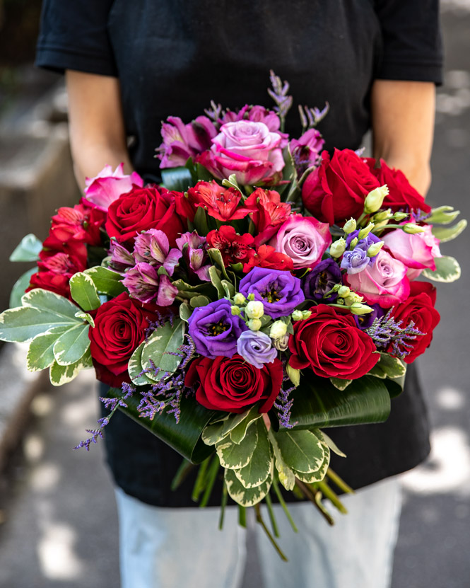 Bouquet of alstroemeria and roses