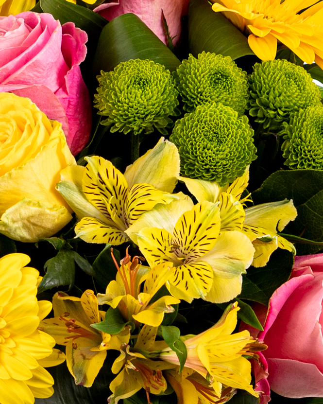 Buchet mix cu flori colorate