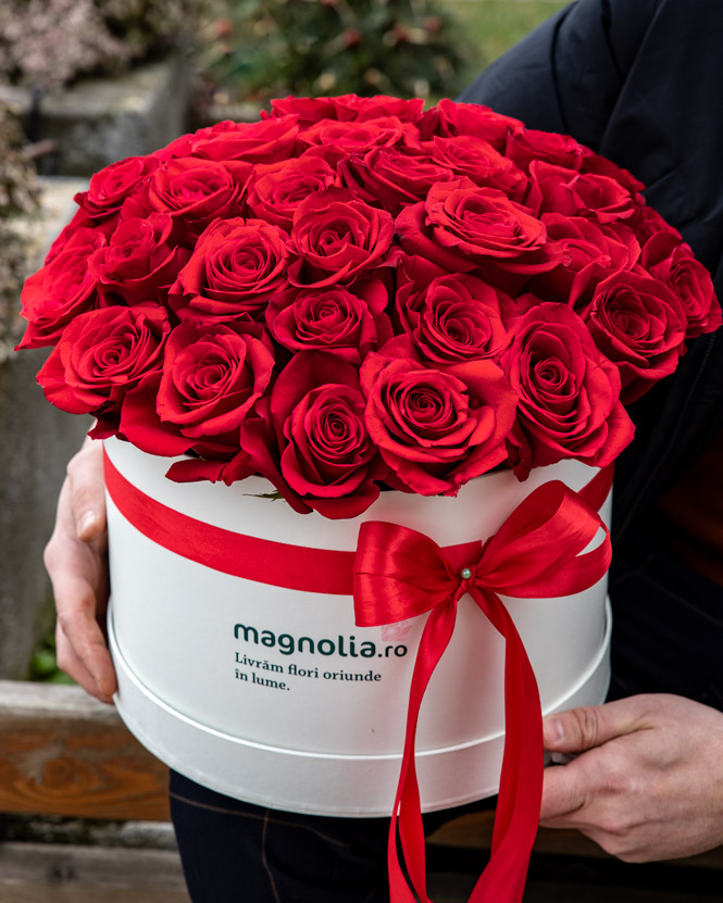 Box with red roses