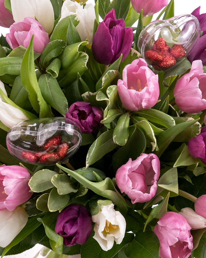 Delicate tulip bouquet