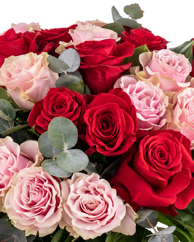 Buchet cu trandafiri roșii și roz