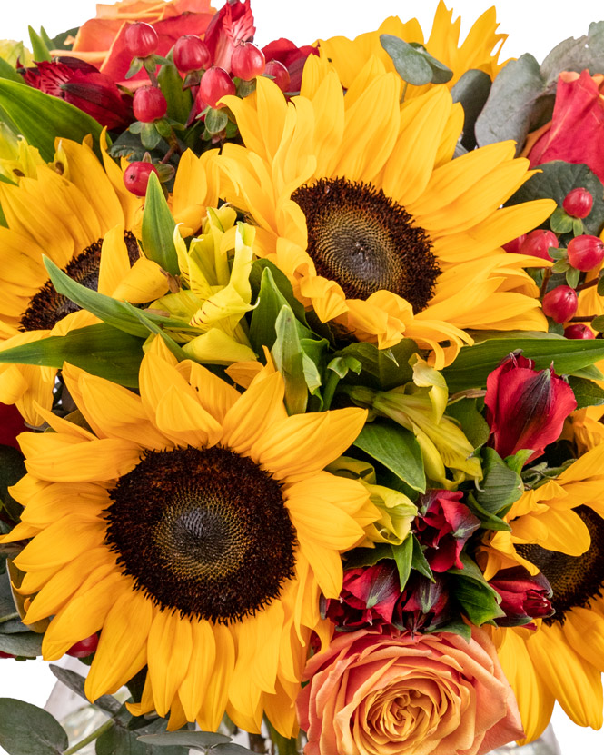 Bouquet of sunflowers and roses