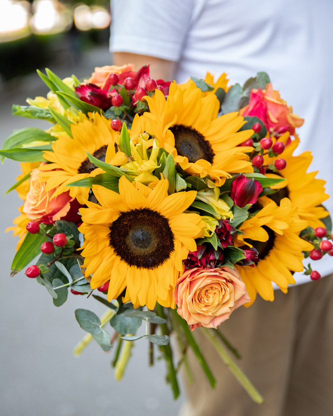 Bouquet of sunflowers and roses
