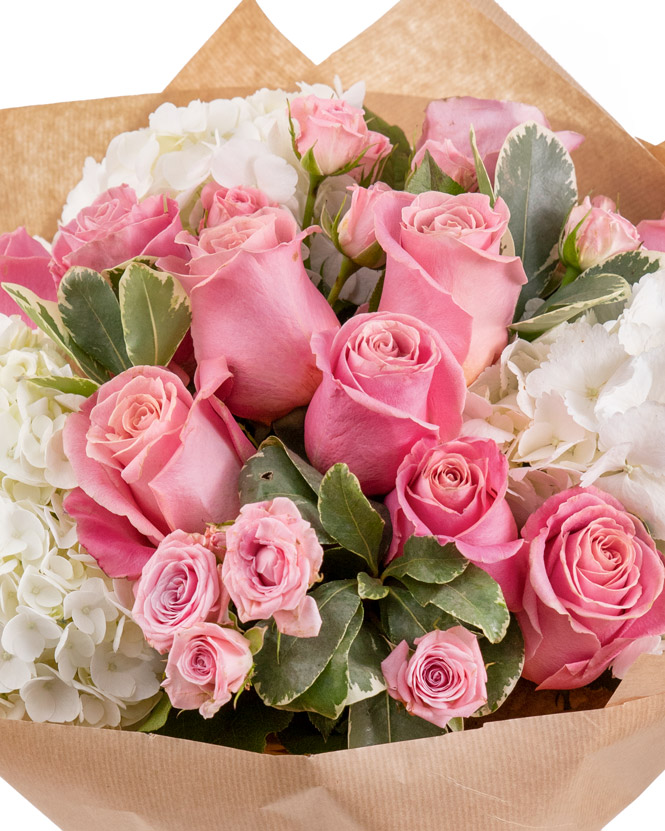 Bouquet of pink roses and white hydrangea