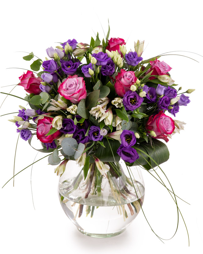 Bouquet with purple roses and lisianthus