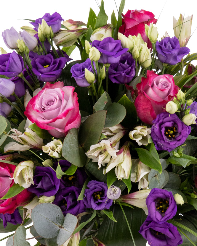 Bouquet with purple roses and lisianthus