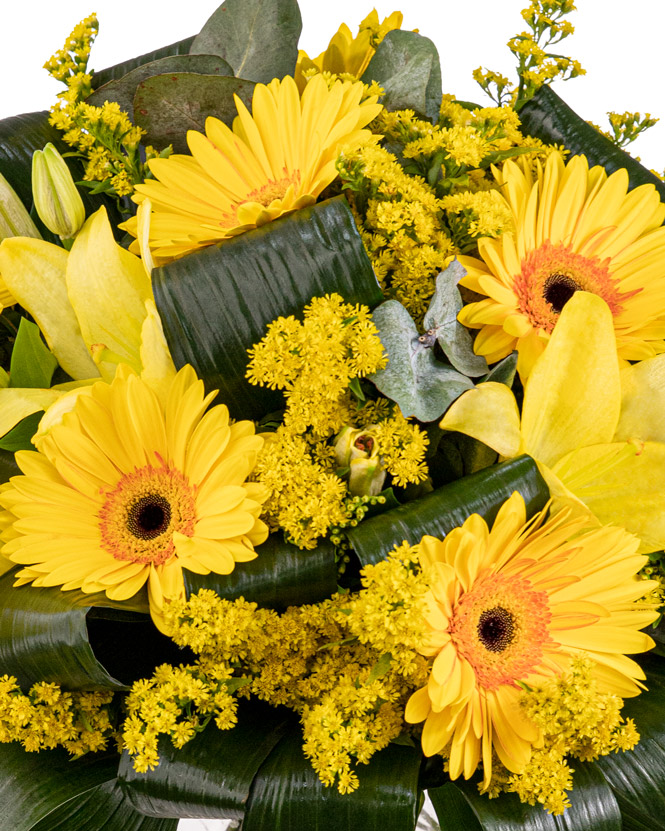 Buchet cu crini și gerbera galbenă