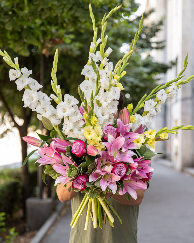 Bouquet of gladioli and lilies