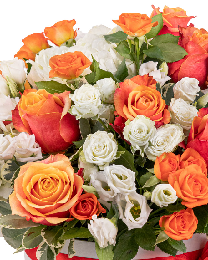 Aranjament cu hortensii și trandafiri portocalii „Vis de vară”