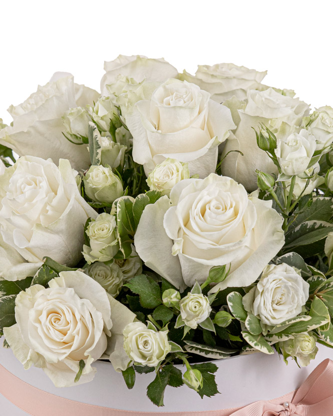 Aranjament cu trandafiri albi „Pure Love”