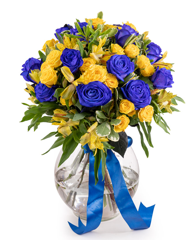 Buchet cu trandafiri albaștri „Vivid Blue”