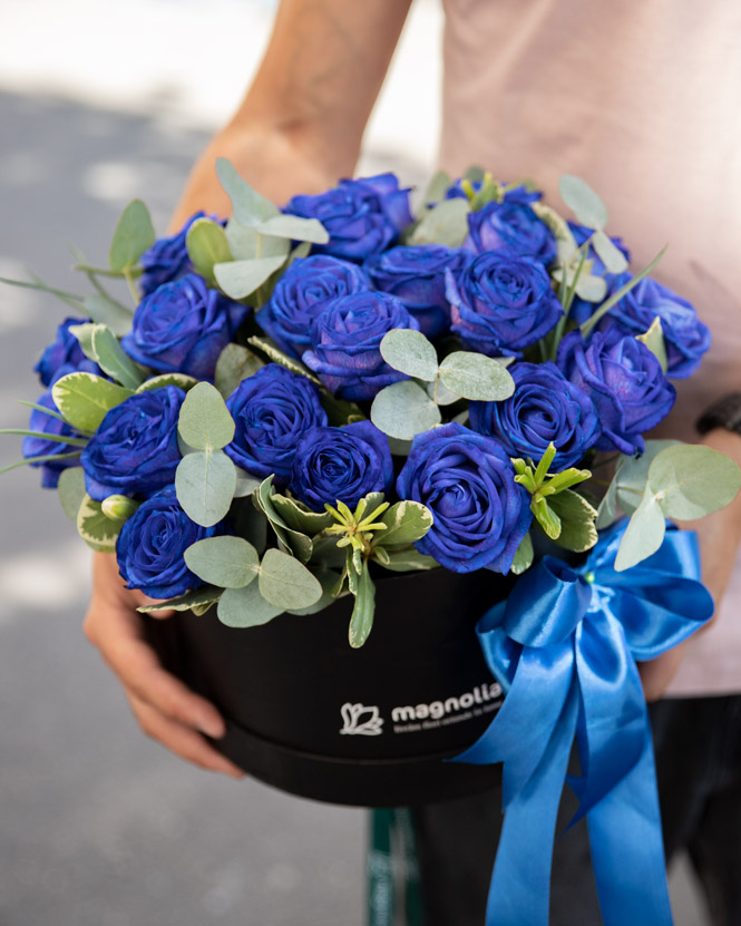 „Royal Blue” blue roses arrangement 