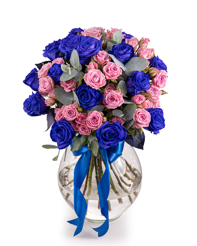 Bouquet of blue and pink roses