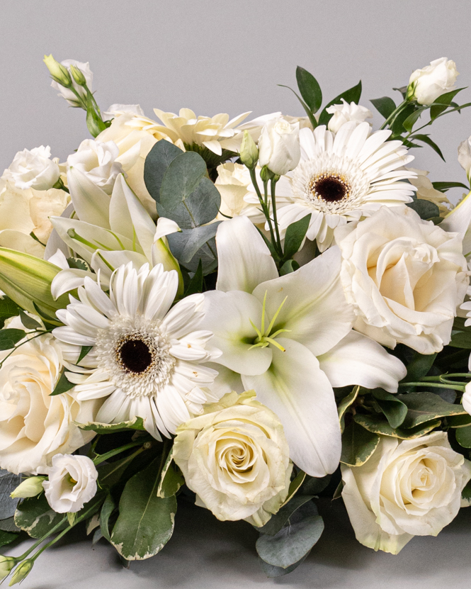 Aranjament funerar flori albe