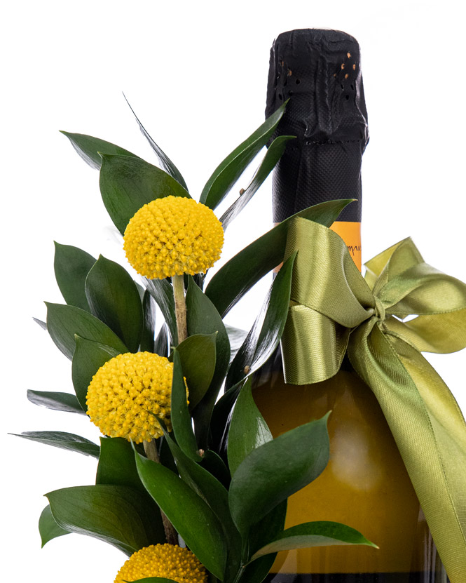 Floral arrangement with prosecco