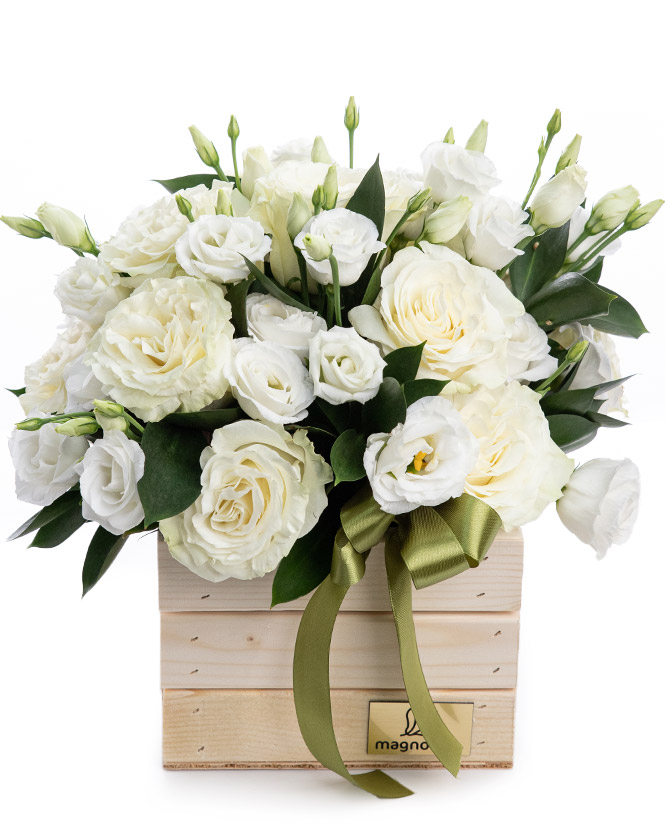 Aranjament trandafiri albi și eustoma