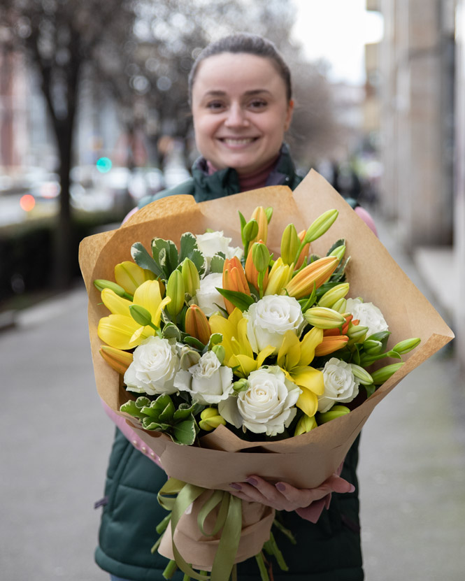 Buchet crini și trandafiri albi