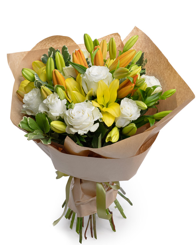 Lilies and white roses bouquet