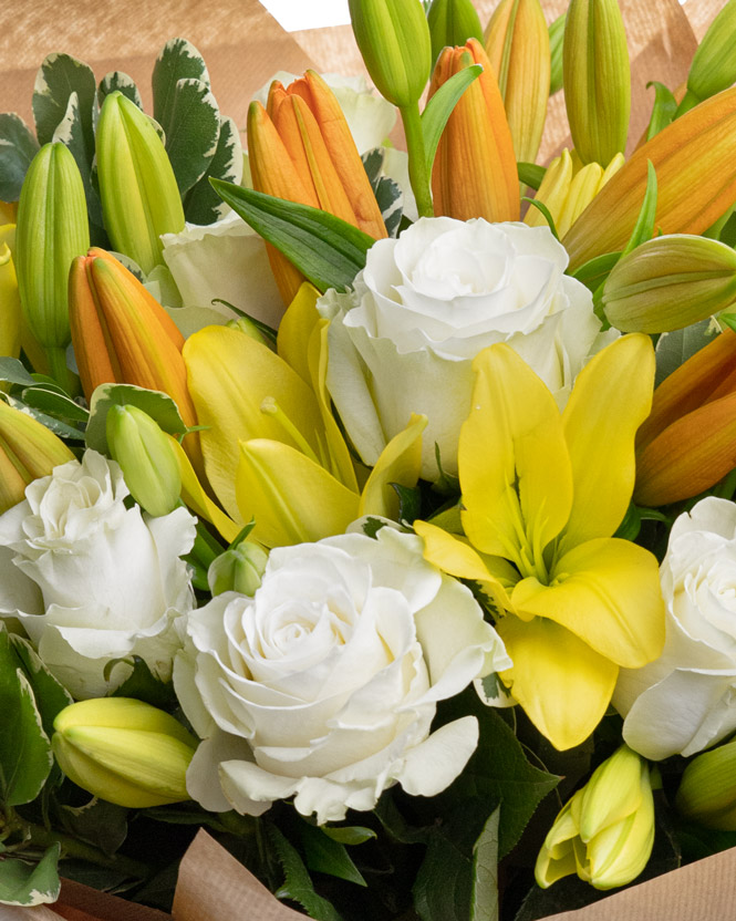 Lilies and white roses bouquet