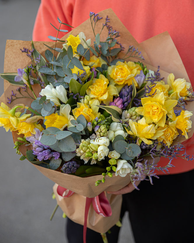 bouquet of daffodils and hyacinths
