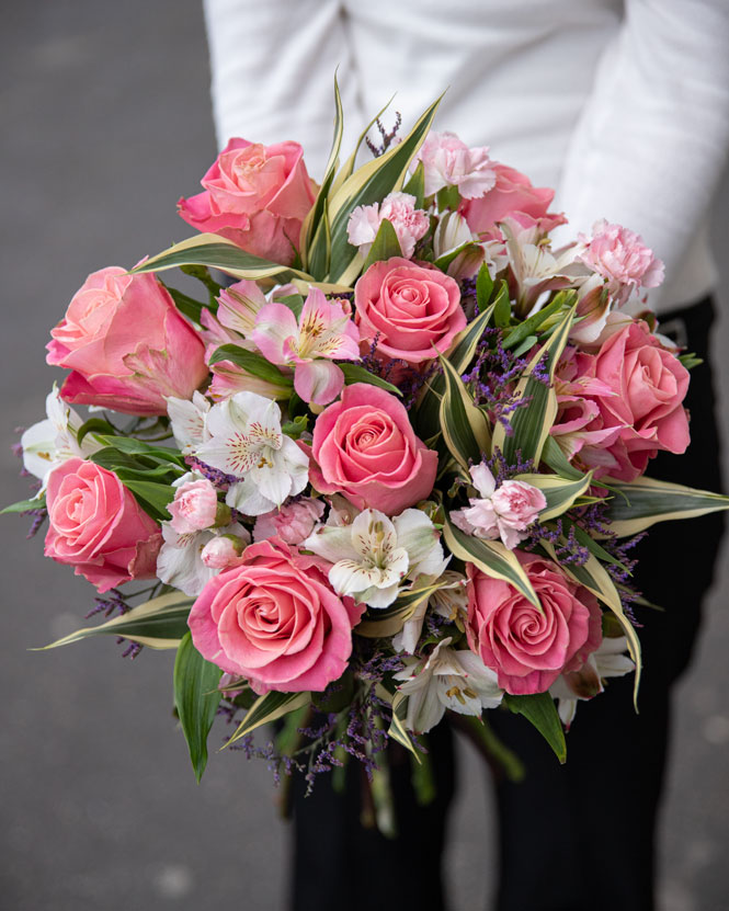 Buchet flori in culori pastel