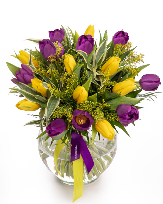  Bouquet of purple and yellow tulips