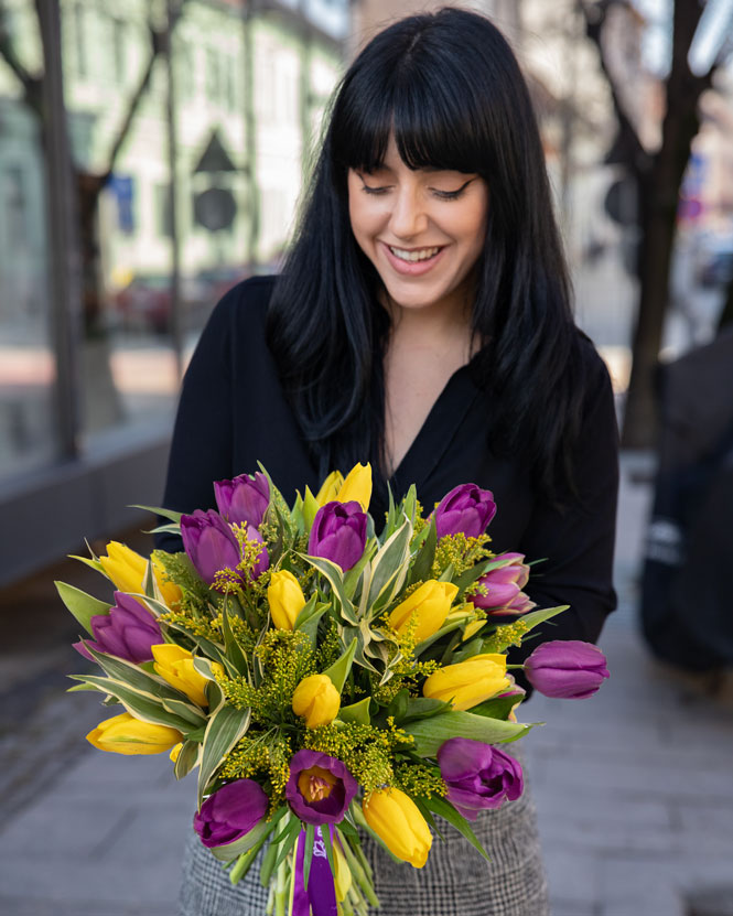  Bouquet of purple and yellow tulips