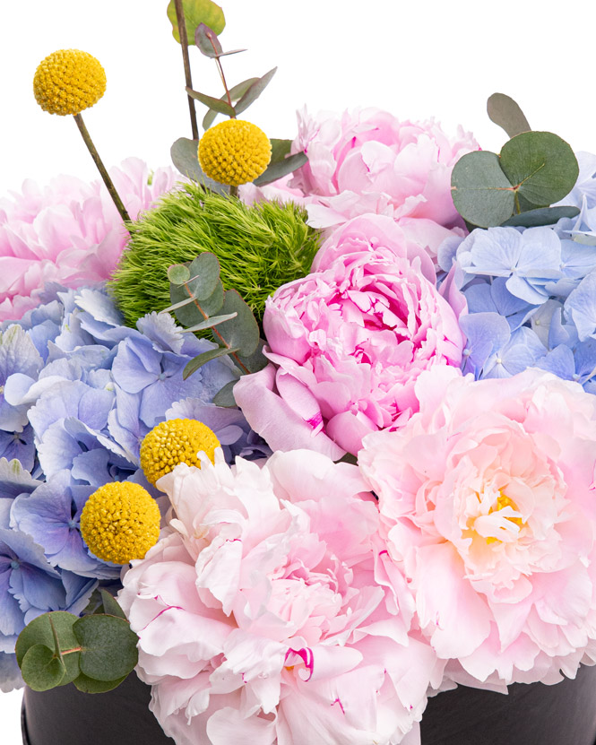Aranjament floral cu bujori și hortensii „Armonia