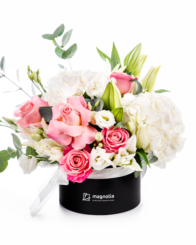 Floral arrangement in a box 