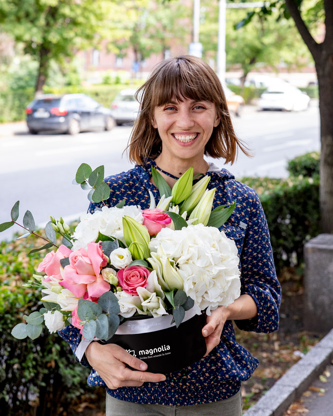 Floral arrangement in a box 