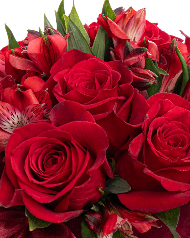 Aranjament trandafiri roșii în cutie catifelată 