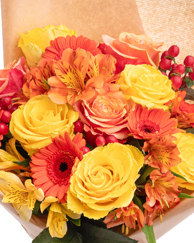 Bouquet of gerbera and roses