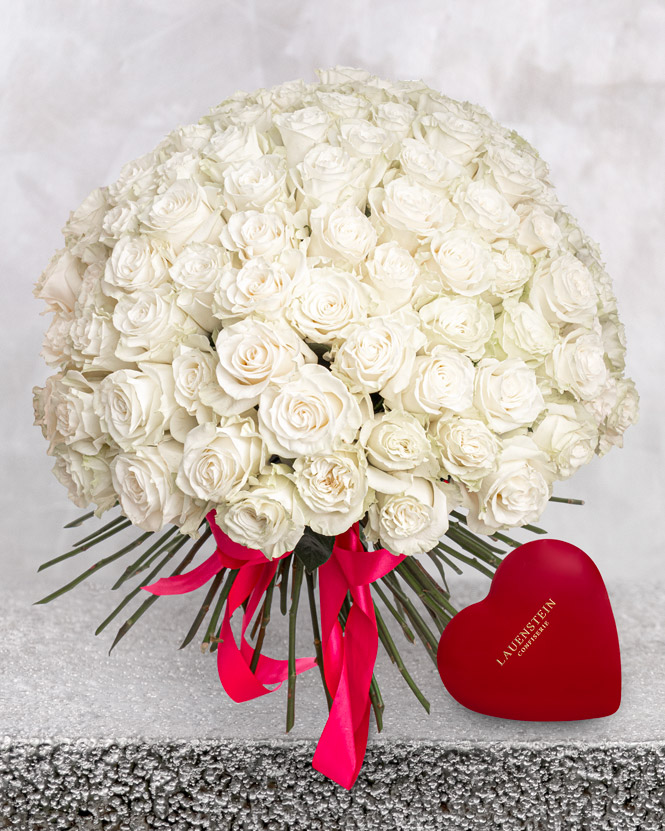 101 White Roses and Pralines in a Heart-Shaped Box