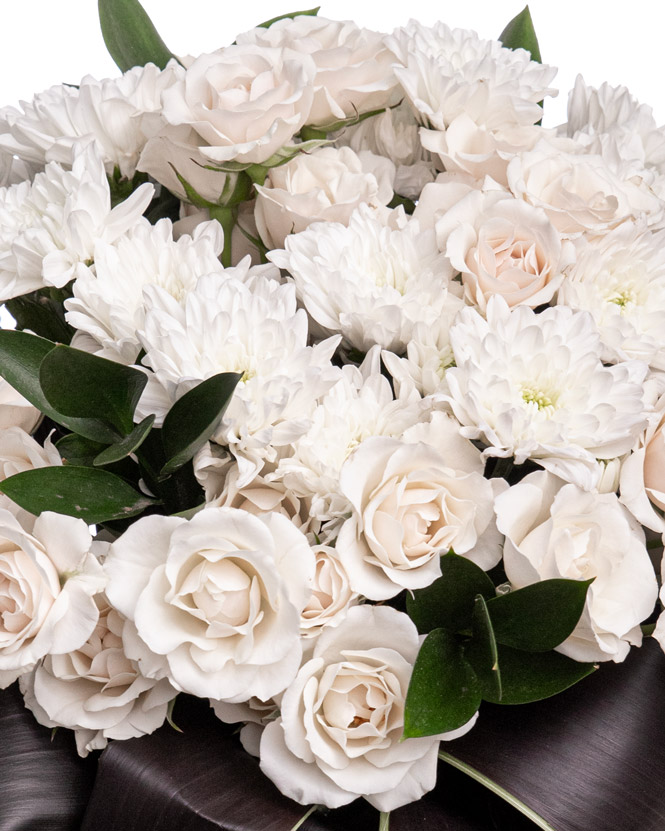 Buchet funerar cu trandafiri și crizanteme