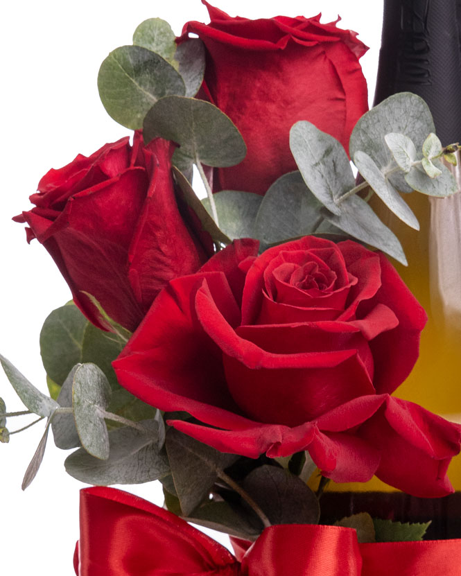 Sparkling wine (1.5L) decorated with red roses