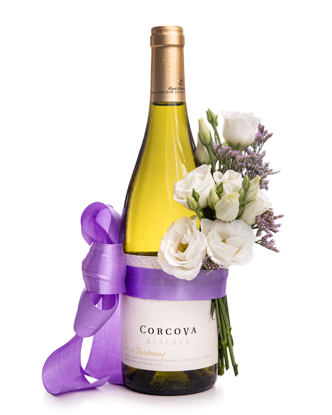 Corcova Wine decorated with white flowers