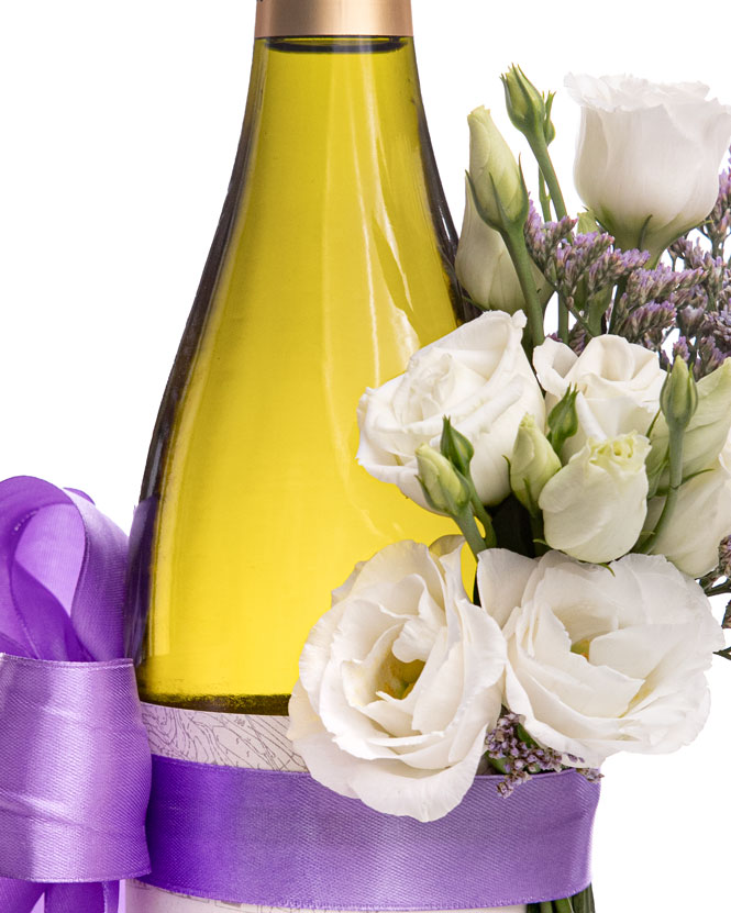 Vin Corcova decorat cu flori albe
