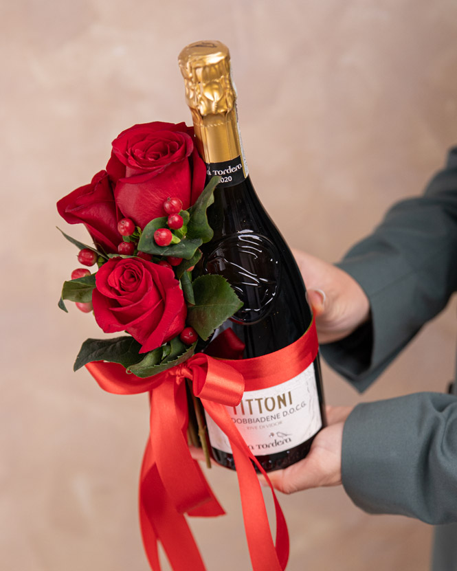 Prosecco bottle decorated with red roses