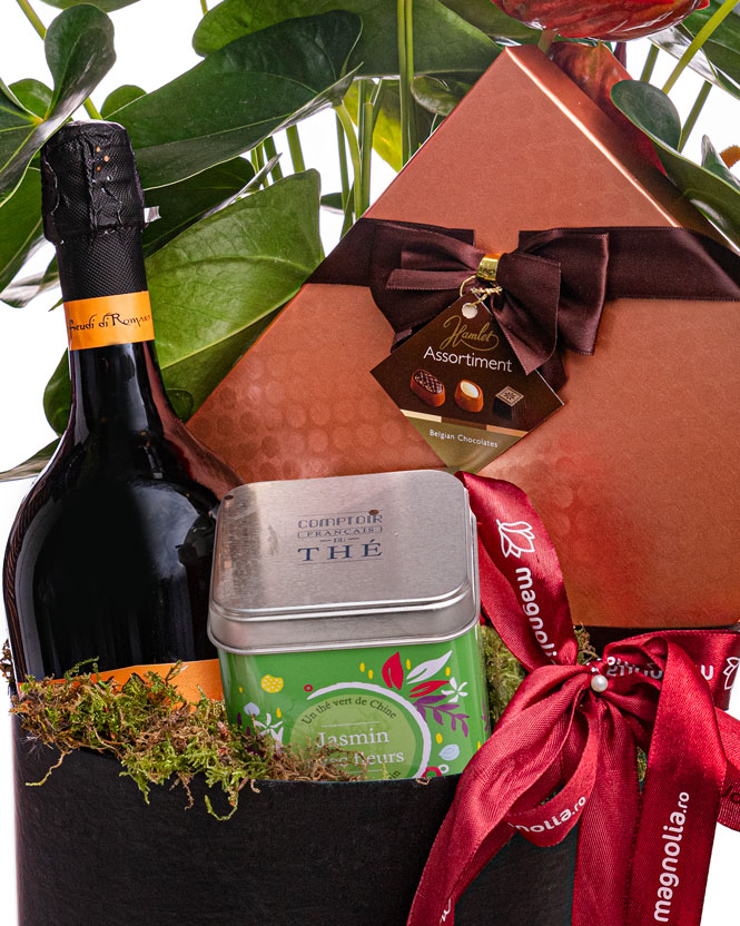 Cutie cadou cu Anthurium, ciocolată, vin spumant și ceai