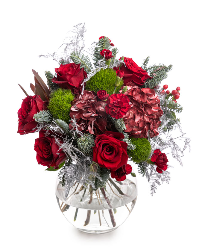 Buchet cu trandafiri roşii şi hortensie burgundy