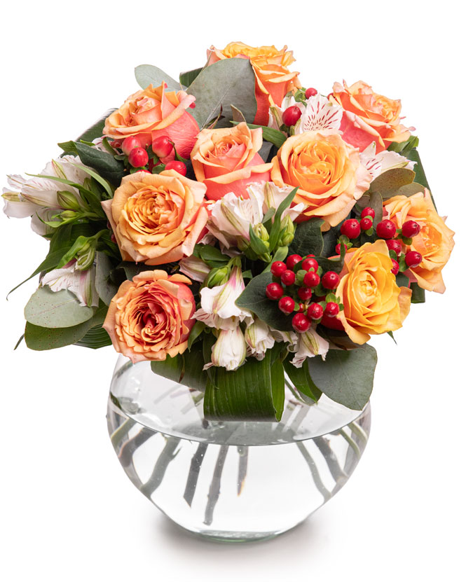 Roses and hypericum bouquet