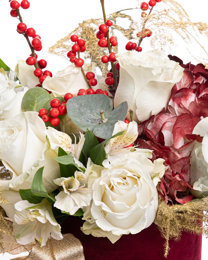 Aranjament cu trandafiri albi „Eleganță Pură”