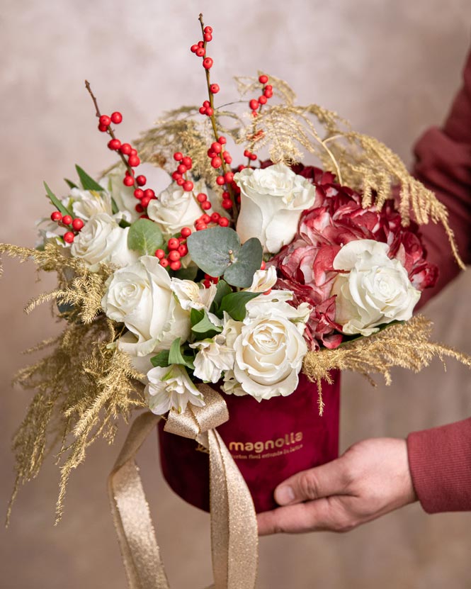 ”Pure Elegance” arrangement with white roses