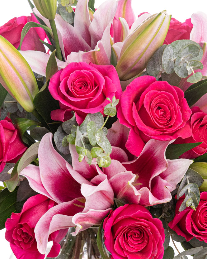 Pink roses and lilies bouquet