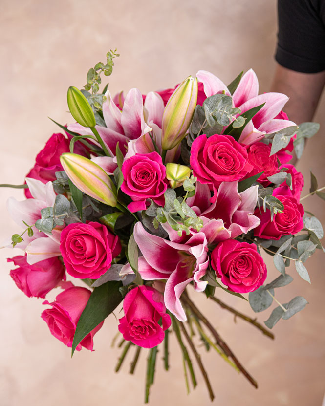 Pink roses and lilies bouquet