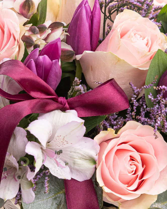 Basket with colorful flowers 