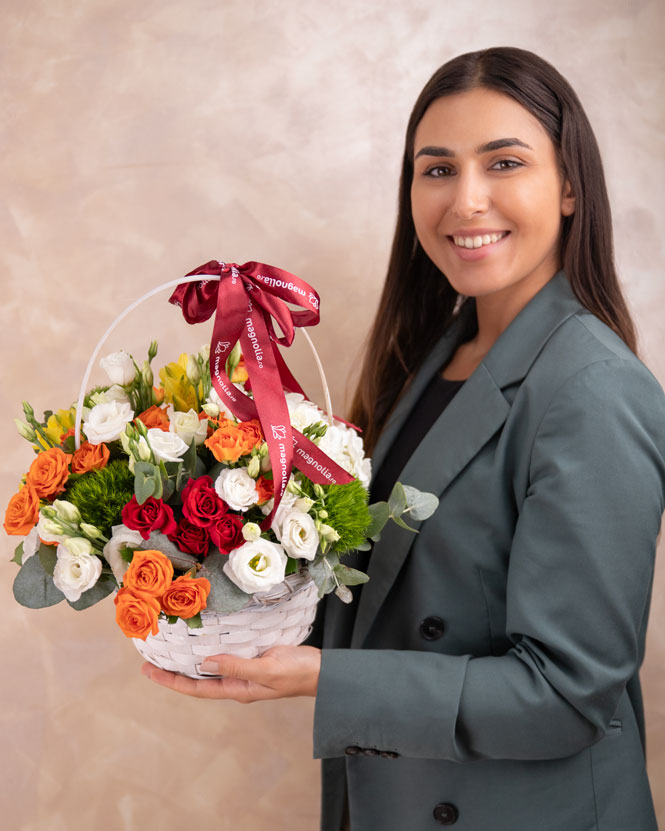 Classy basket with roses and eustoma